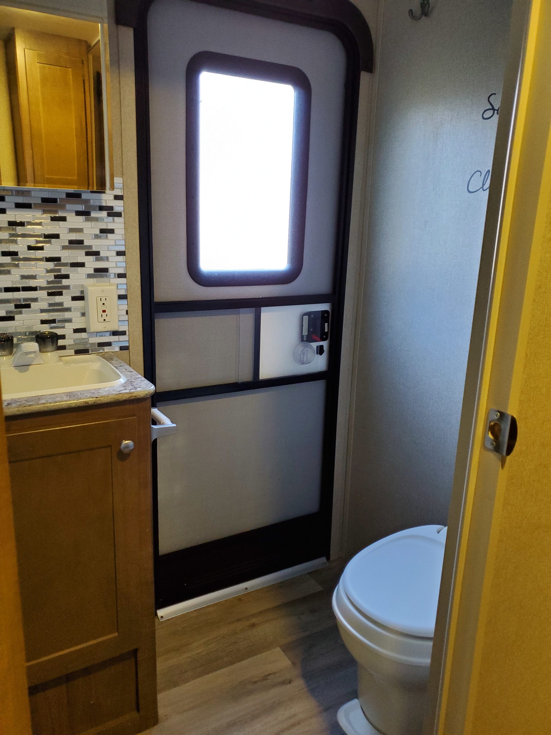 RV Bathroom w/Shower