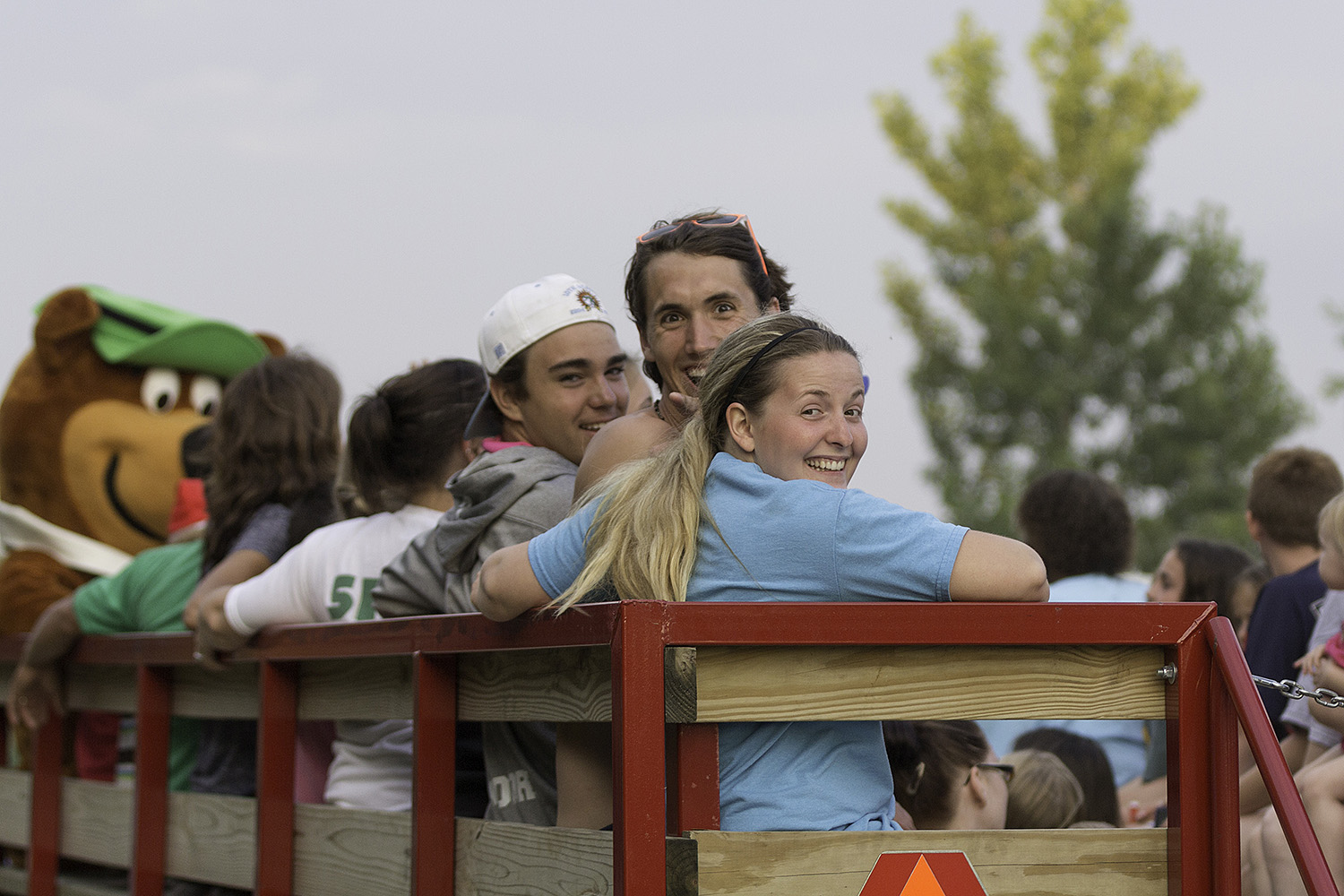 teens_hayride_0506_hi y Hey Hey Ride